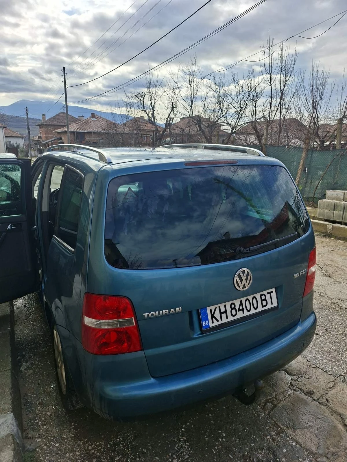 VW Touran 1.6 FSI, снимка 11 - Автомобили и джипове - 53585795