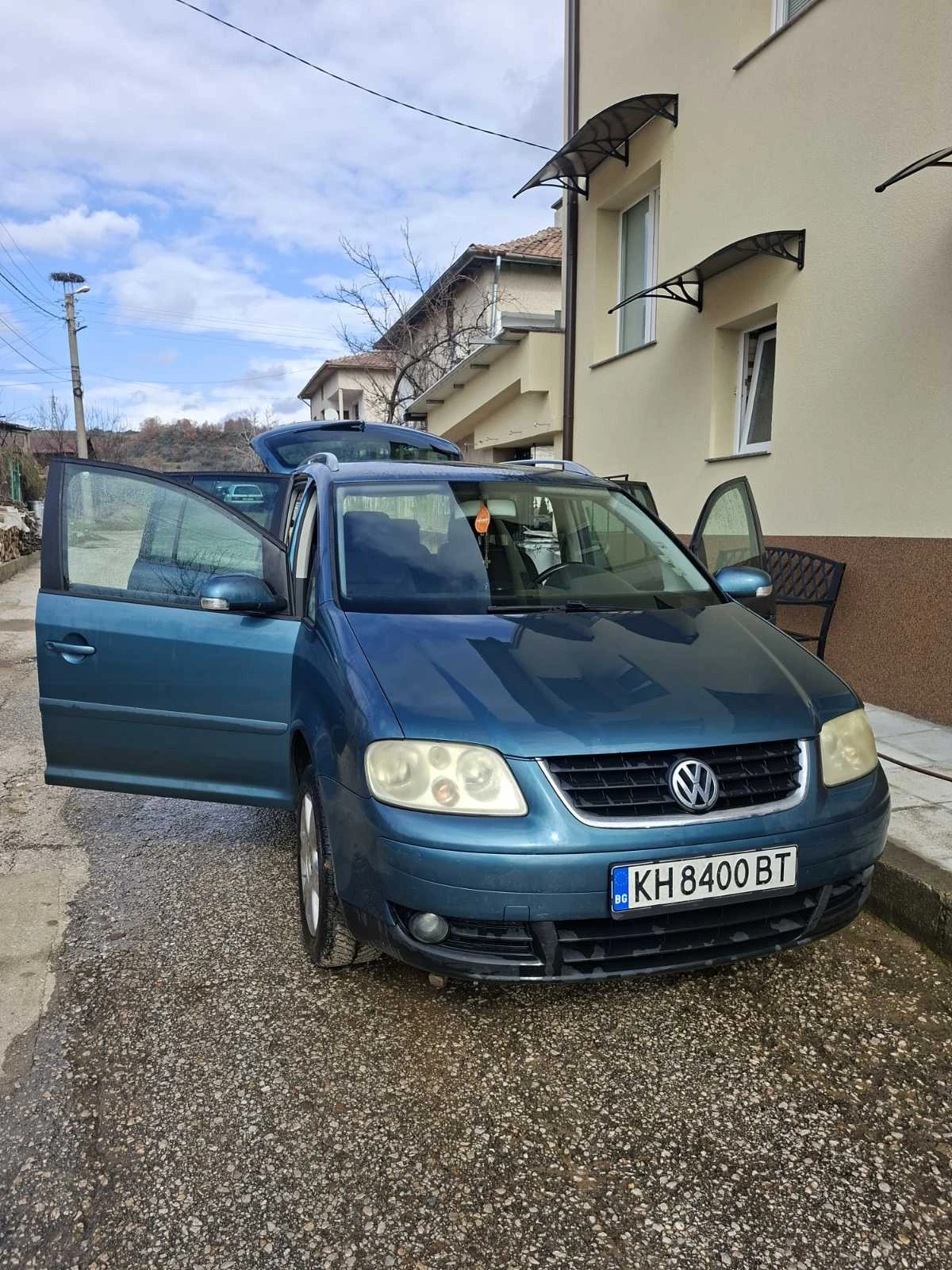 VW Touran 1.6 FSI, снимка 13 - Автомобили и джипове - 53585795