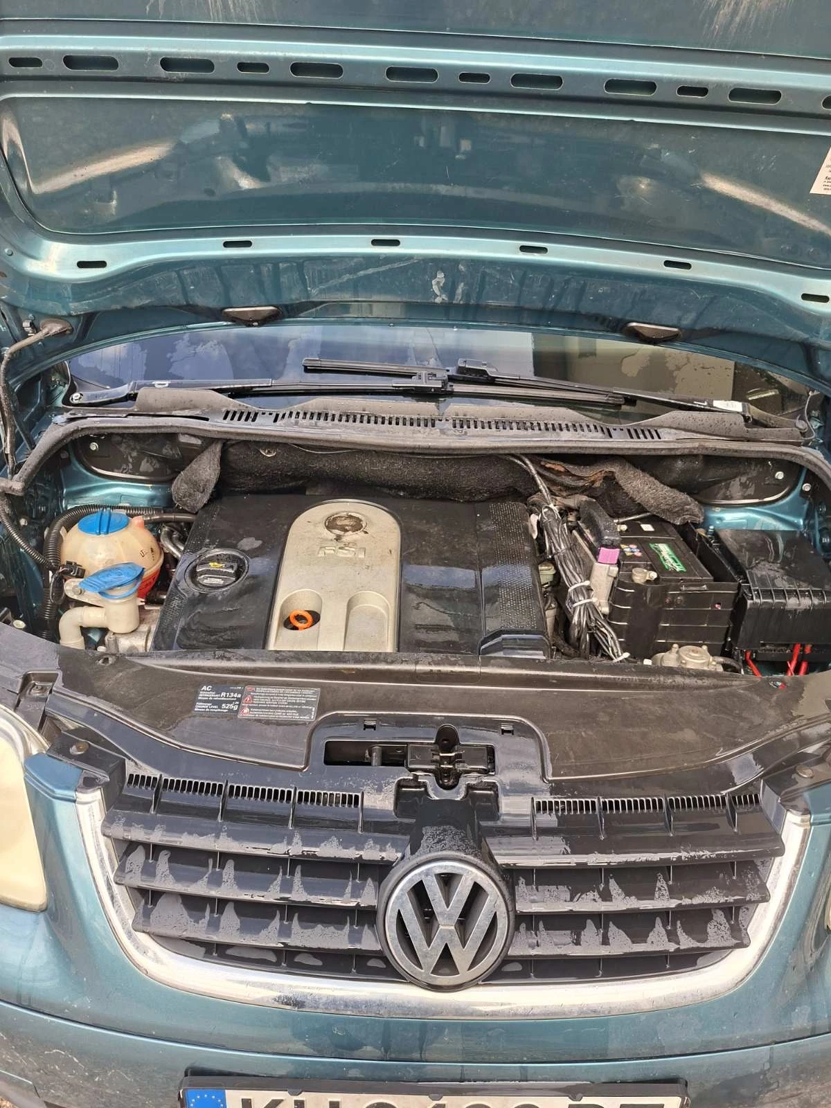 VW Touran 1.6 FSI, снимка 10 - Автомобили и джипове - 53585795