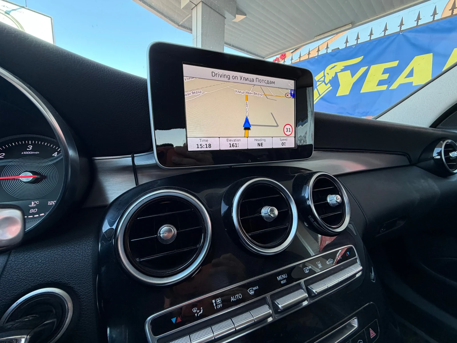 Mercedes-Benz C 220 AMG* LED* 9G, снимка 12 - Автомобили и джипове - 53847207