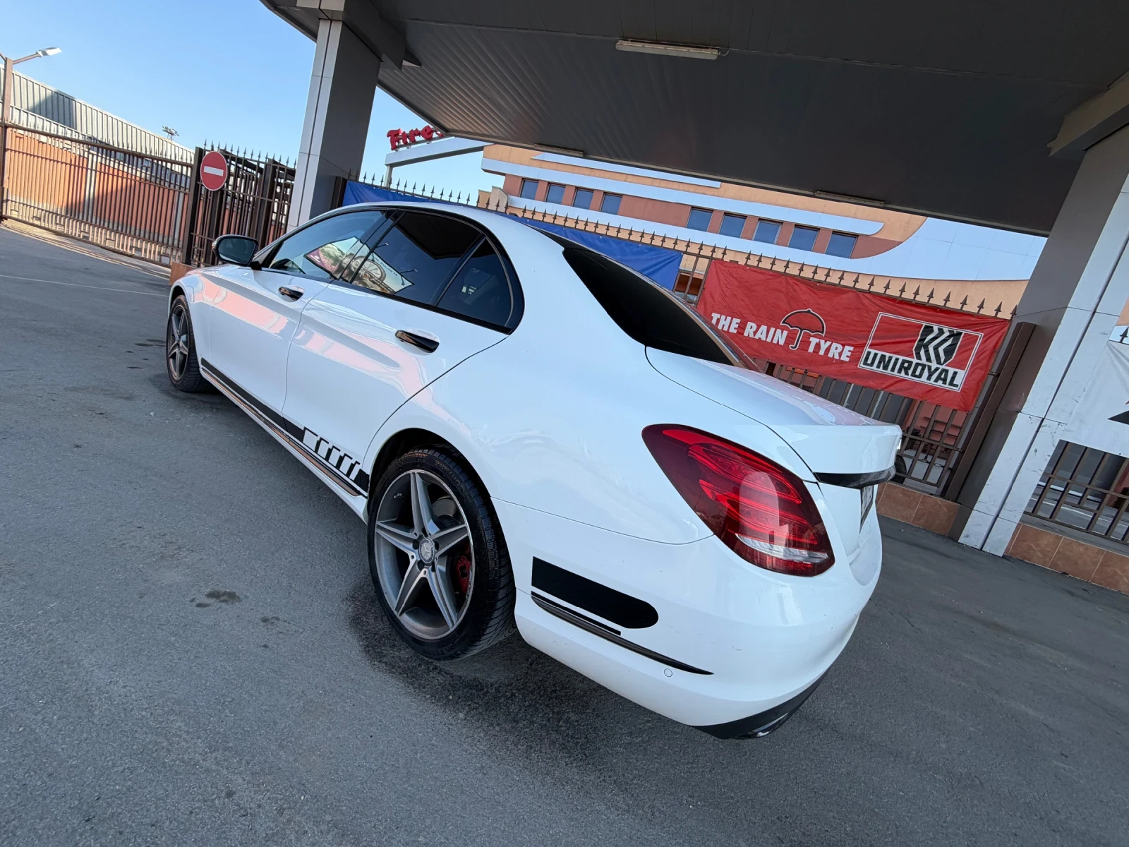 Mercedes-Benz C 220 AMG* LED* 9G, снимка 4 - Автомобили и джипове - 53847207