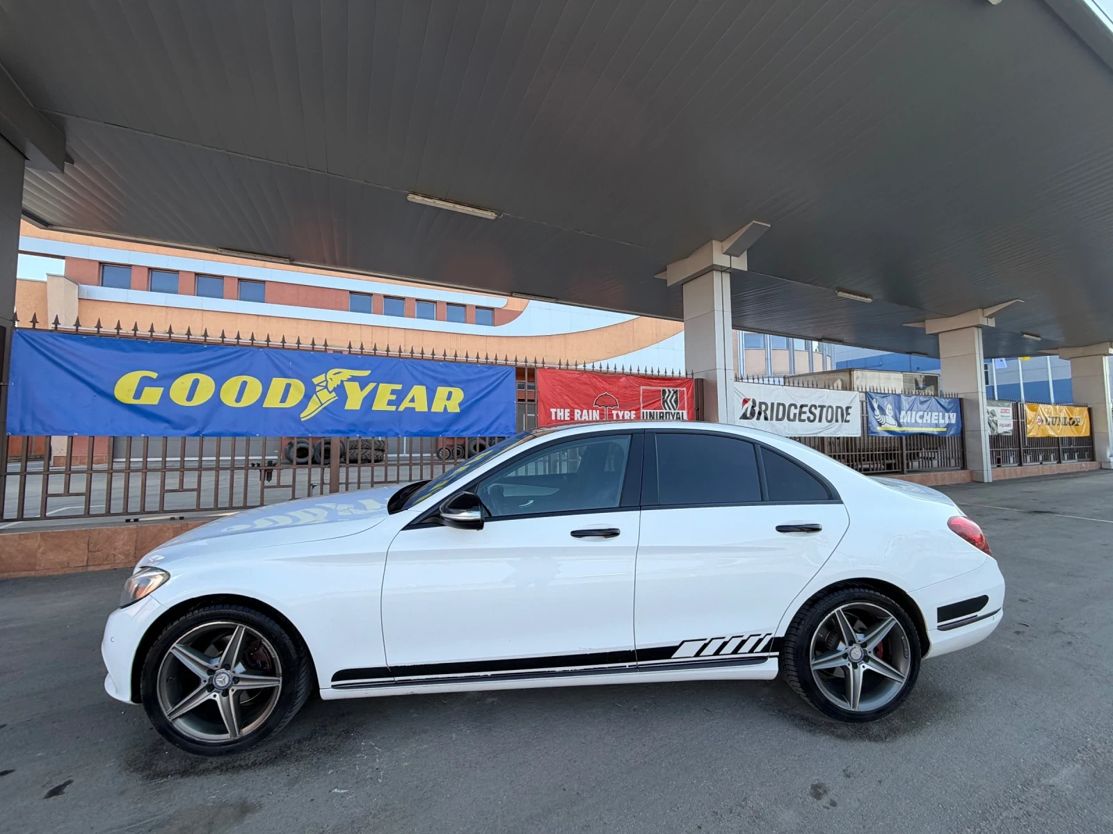 Mercedes-Benz C 220 AMG* LED* 9G, снимка 5 - Автомобили и джипове - 53847207