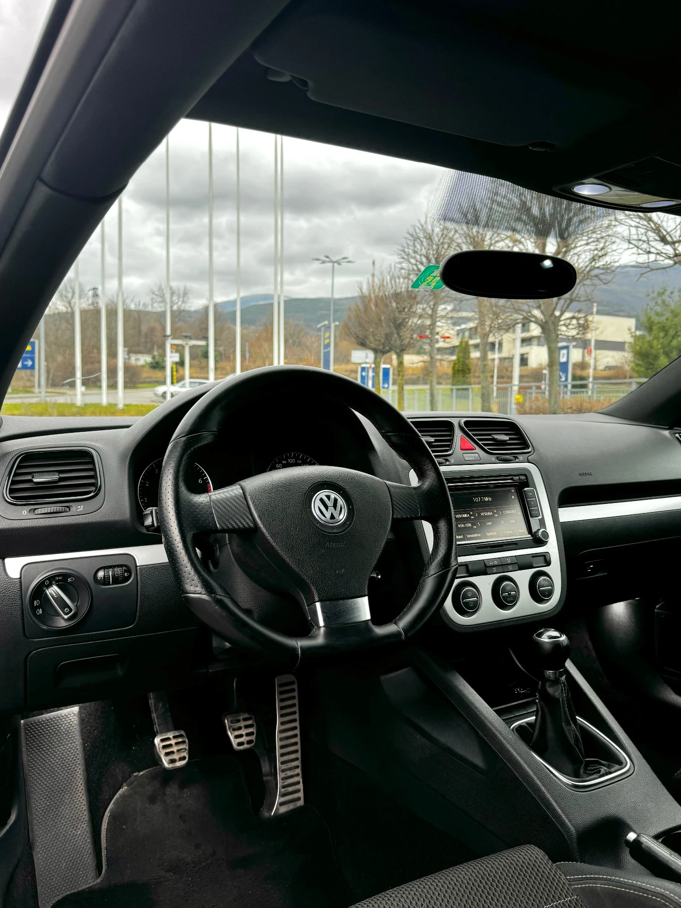 VW Scirocco 2.0T Швейцария , снимка 5 - Автомобили и джипове - 53904713