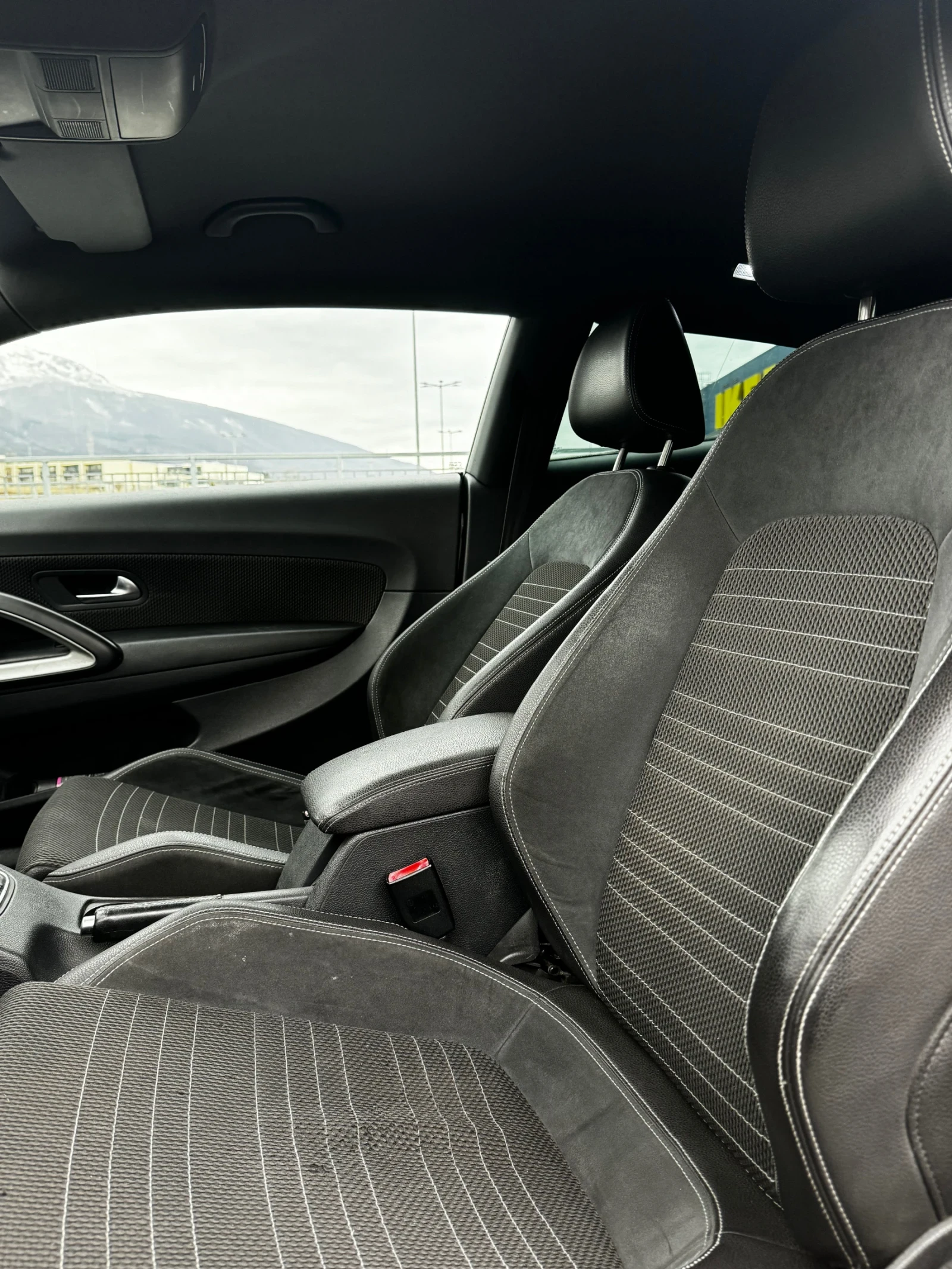 VW Scirocco 2.0T Швейцария , снимка 6 - Автомобили и джипове - 53904713