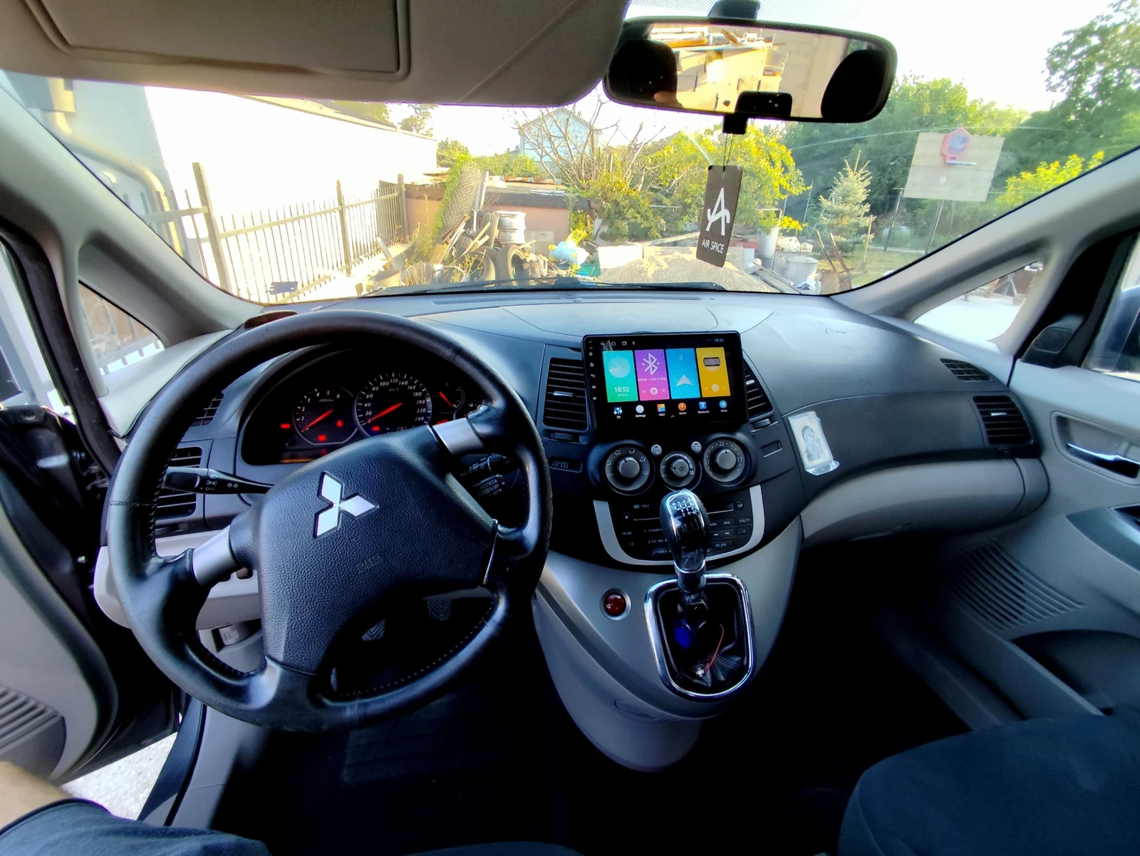 Mitsubishi Grandis 2.0 TDI, снимка 3 - Автомобили и джипове - 55578370