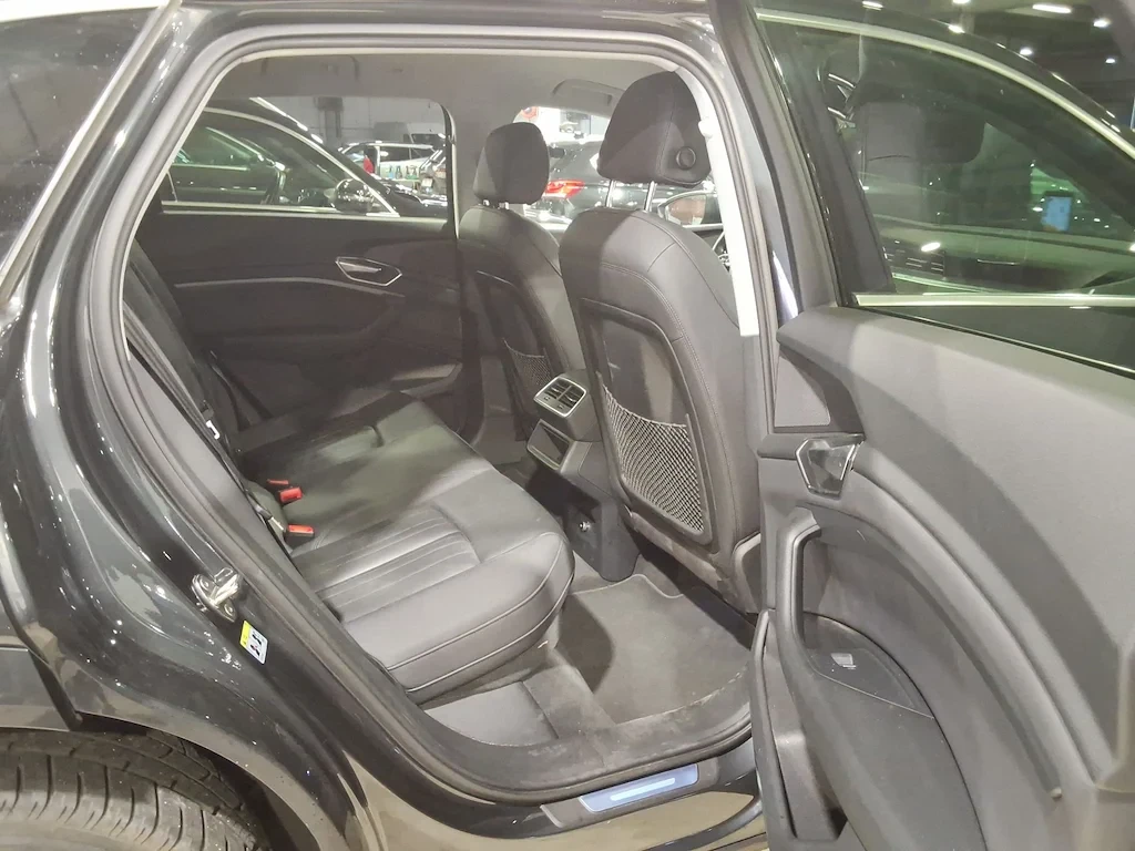 Audi E-Tron 95 kWh 55 Quattro Advanced, снимка 8 - Автомобили и джипове - 56126996
