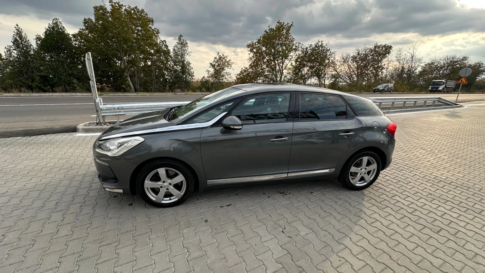 DS DS 5 2.0HDI 163к.с Автомат Панорама , снимка 2 - Автомобили и джипове - 56659478