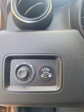 Dacia Duster 1.6 Бензин/Газ, снимка 10