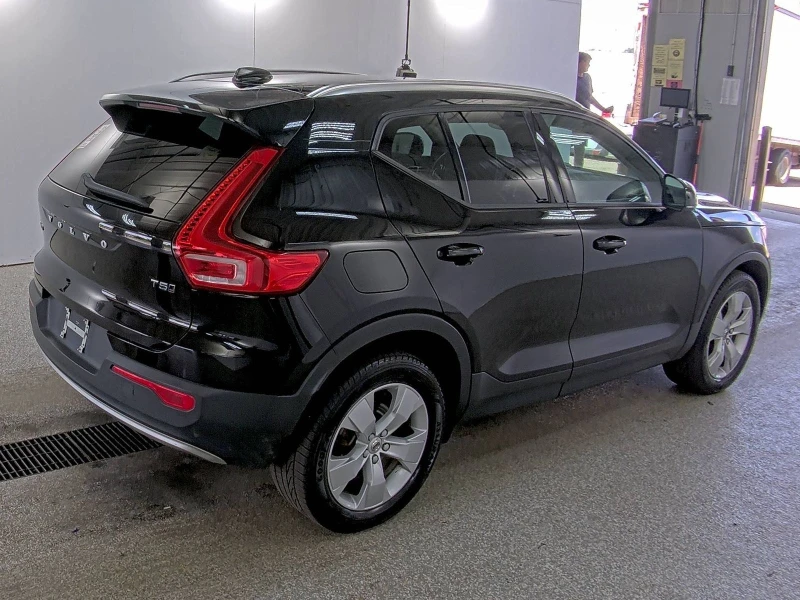 Volvo XC40 T5 Momentum, снимка 3 - Автомобили и джипове - 47182985