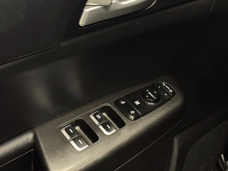Kia Sportage EX AWD* PANO* CARPLAY* ПОДГЕВ* Blind Spot* , снимка 14 - Автомобили и джипове - 53022770