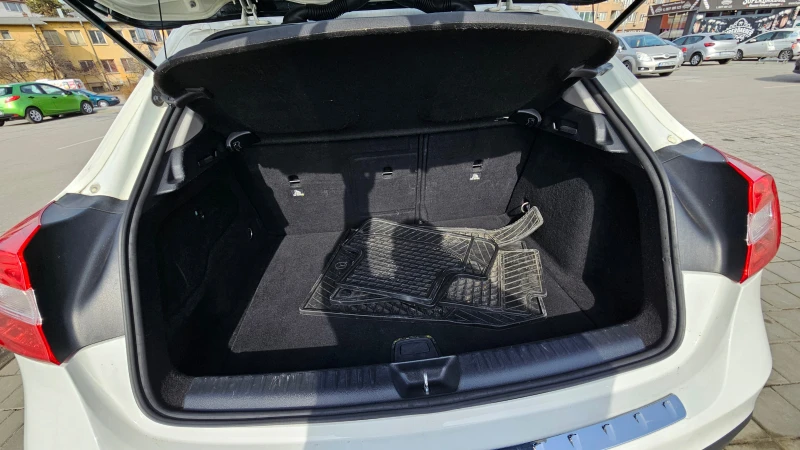 Mercedes-Benz GLA 200 4 Matic , Отремонтиран, снимка 7 - Автомобили и джипове - 53190516