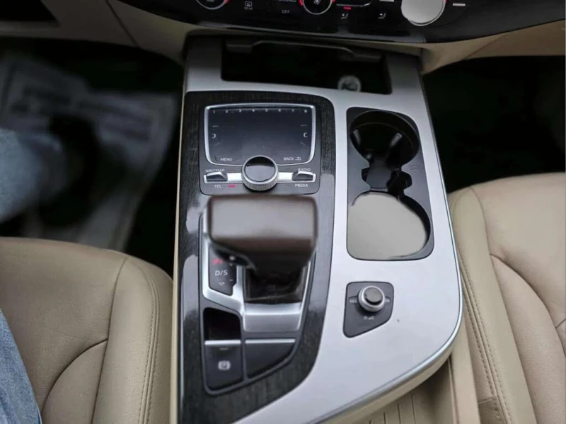 Audi Q7 * S-Line* * HeadUp* AвтоКредит* (ЦЕНА ДО БГ), снимка 14 - Автомобили и джипове - 53213900