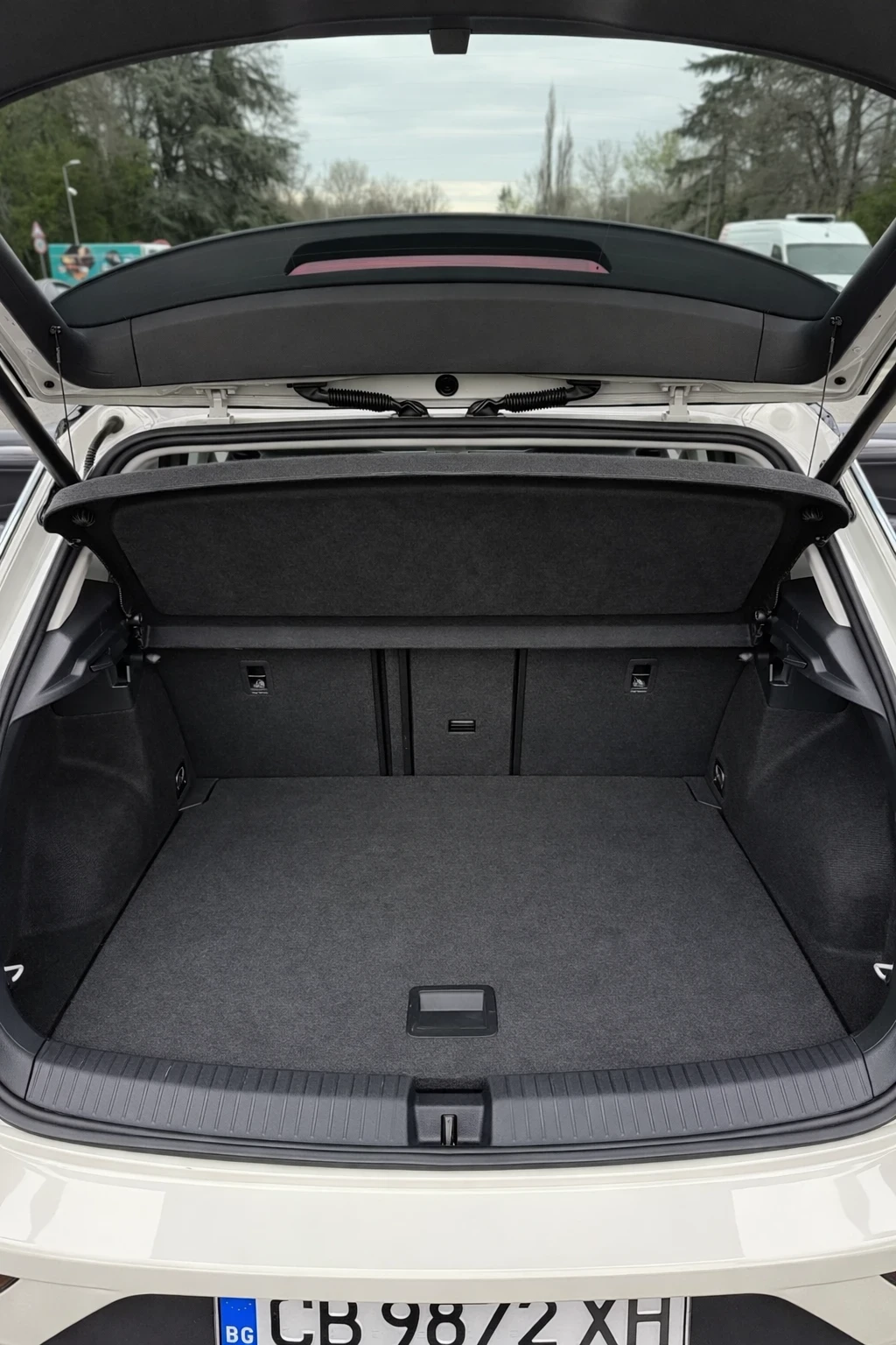 VW T-Roc 2.0 TDI Style 4* 4, снимка 9 - Автомобили и джипове - 54032914