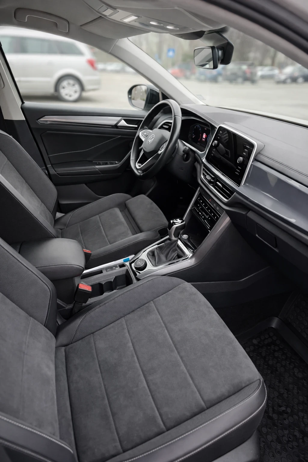 VW T-Roc 2.0 TDI Style 4* 4, снимка 12 - Автомобили и джипове - 54032914