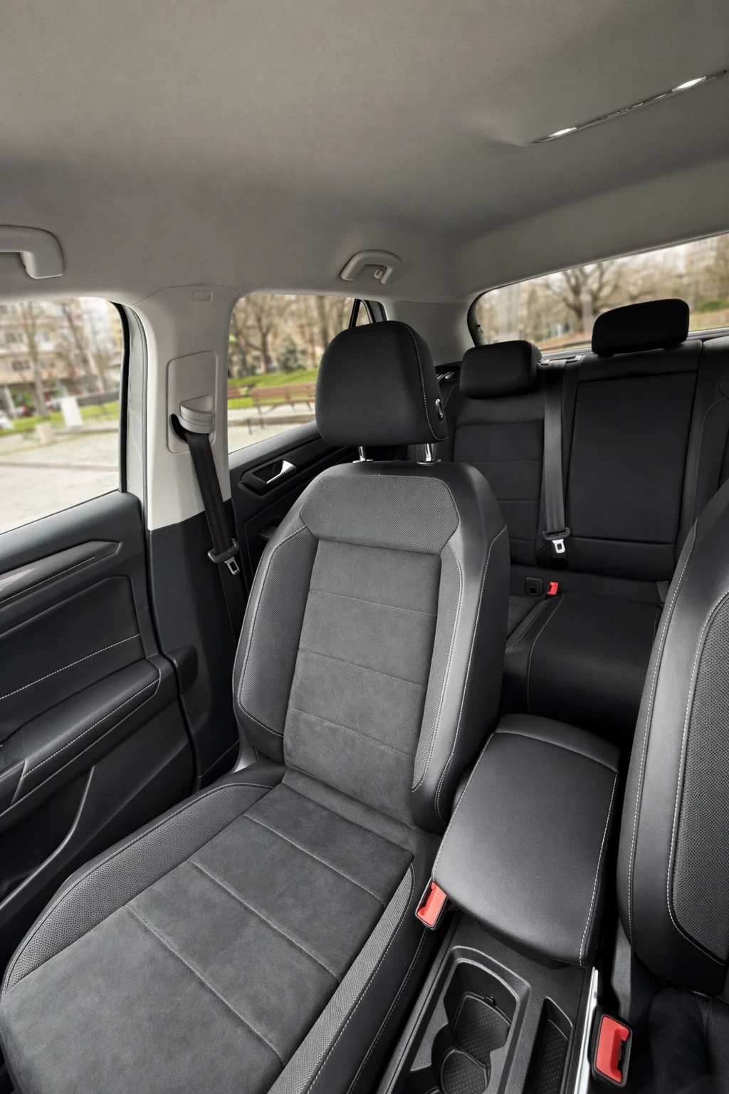 VW T-Roc 2.0 TDI Style 4* 4, снимка 11 - Автомобили и джипове - 54032914