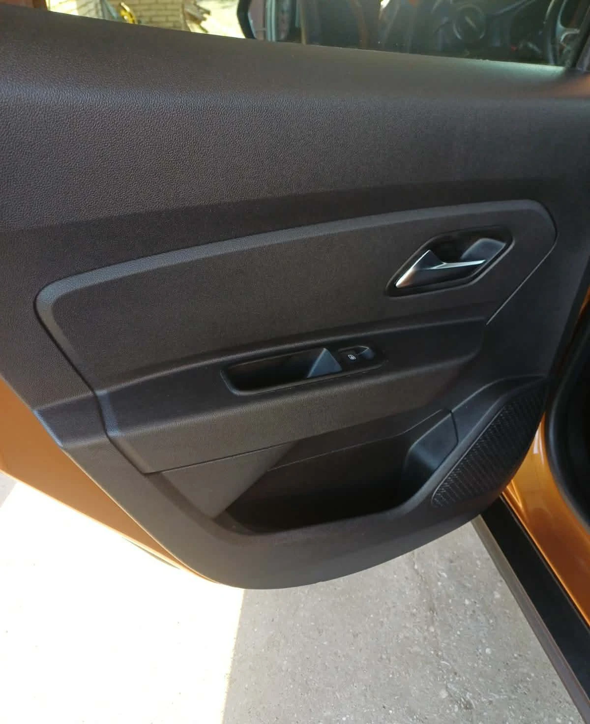 Dacia Duster 1.6 Бензин/Газ, снимка 14 - Автомобили и джипове - 54616861