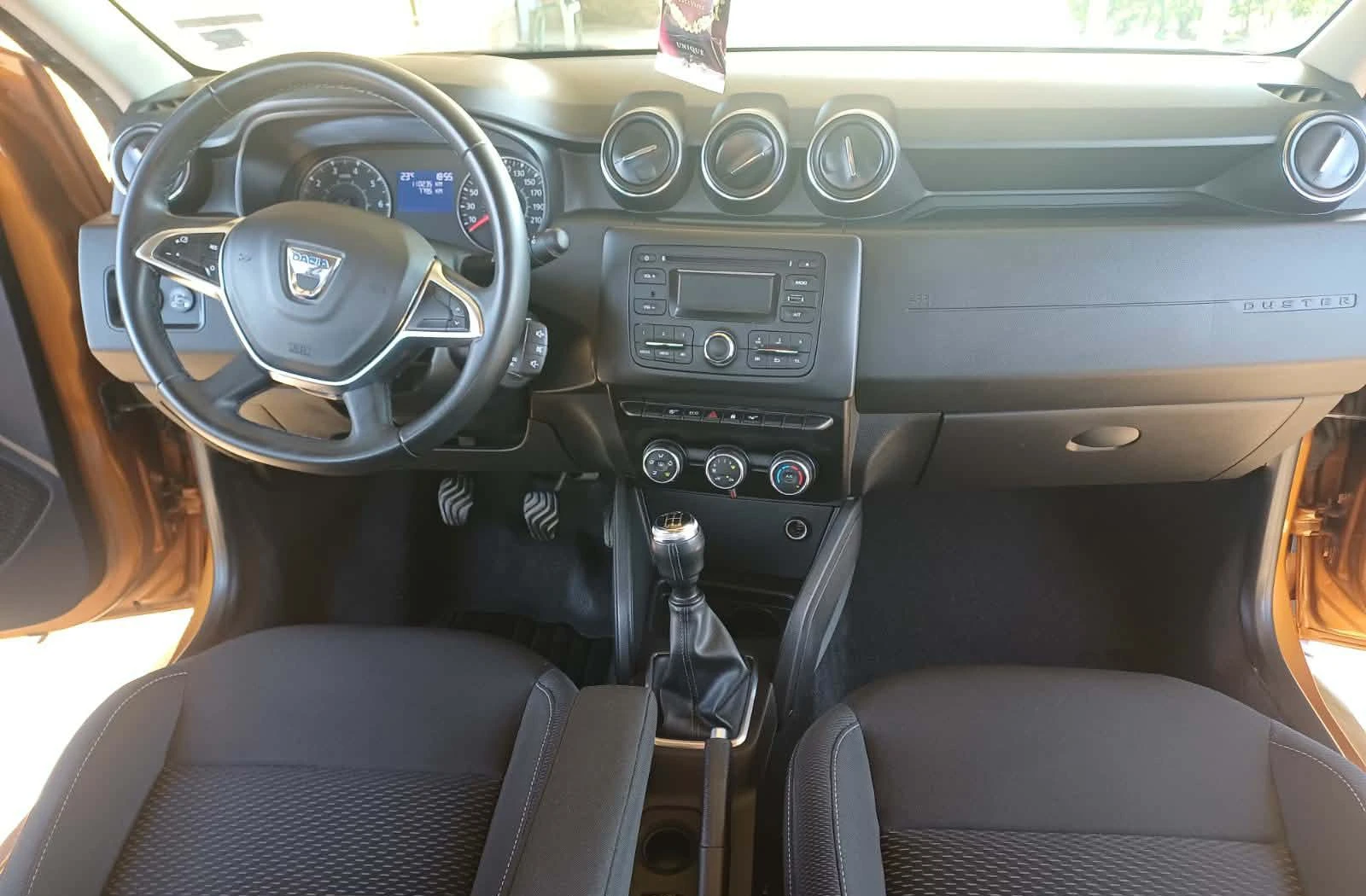 Dacia Duster 1.6 Бензин/Газ, снимка 13 - Автомобили и джипове - 54616861