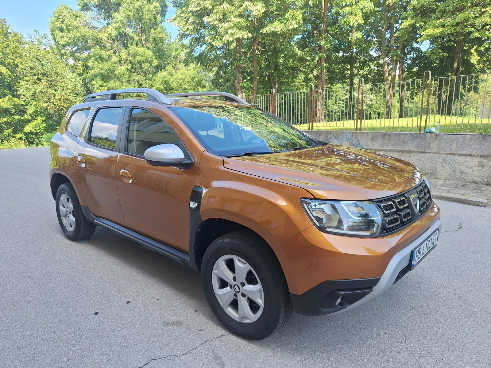 Dacia Duster 1.6 Бензин/Газ, снимка 8 - Автомобили и джипове - 54616861