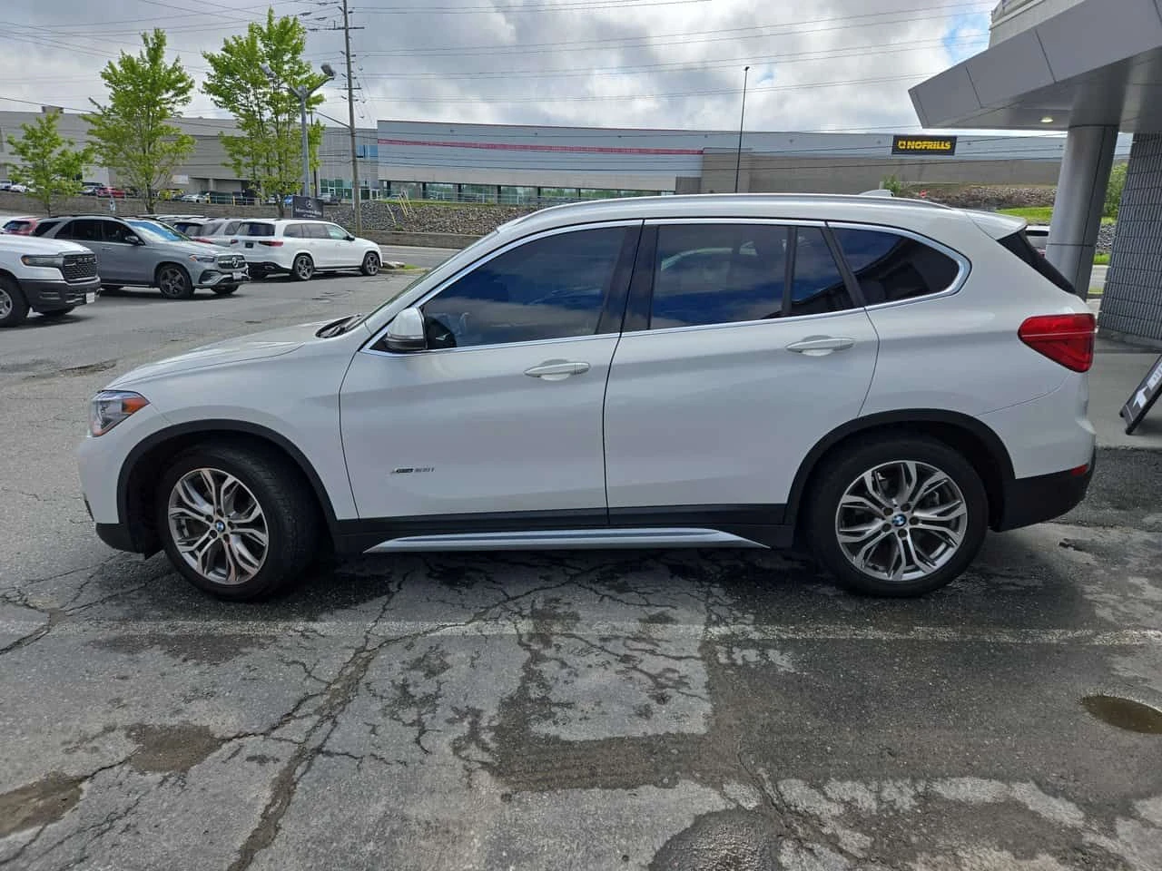 BMW X1 * xDrive28i * ПАМЕТ* ПАНОРАМА, снимка 2 - Автомобили и джипове - 54958444