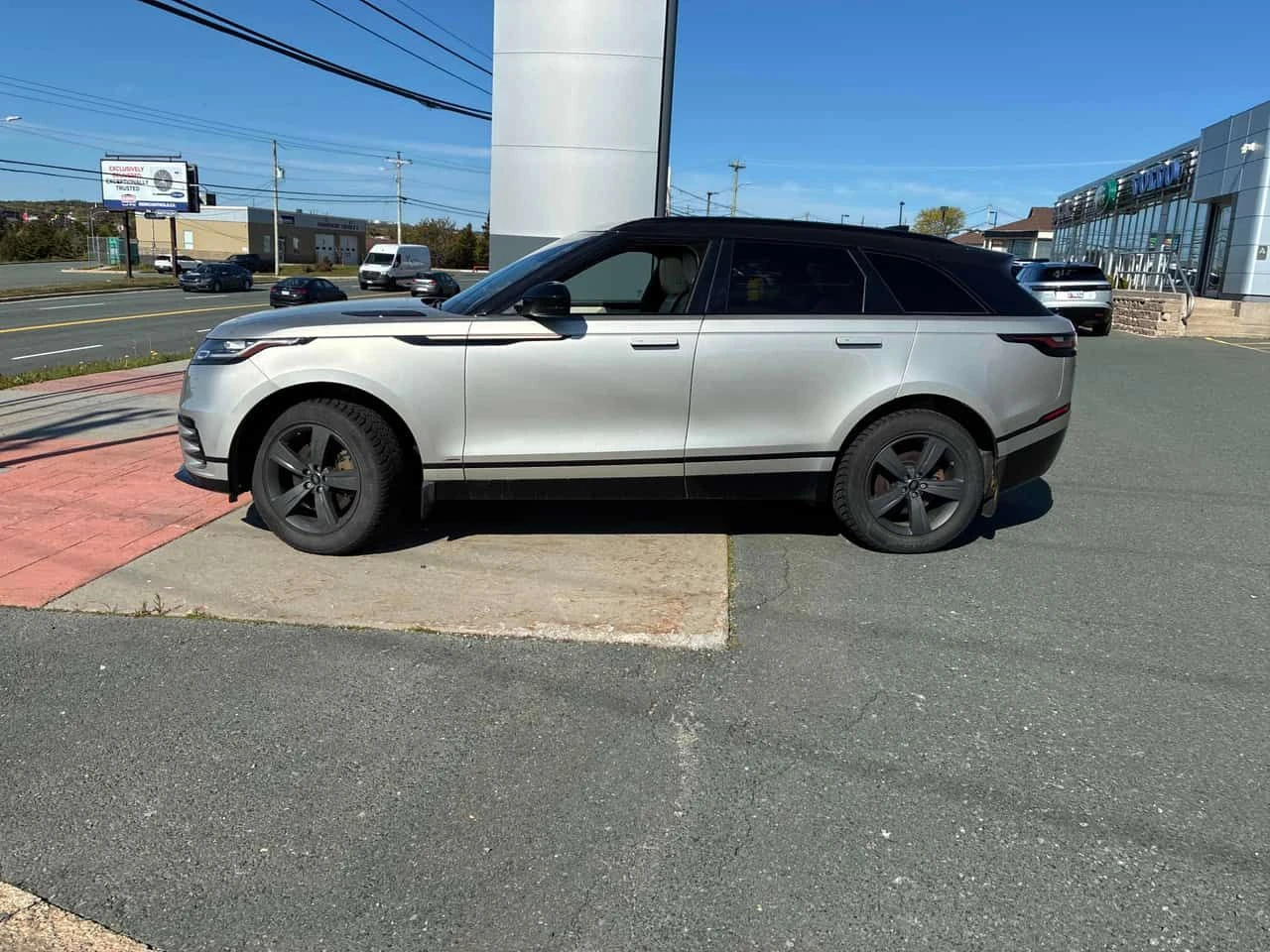 Land Rover Range Rover Velar * R Dynamic S * CARFAX * ОПЦИЯ ЗА ФИНАНСИРАНЕ, снимка 2 - Автомобили и джипове - 55288525