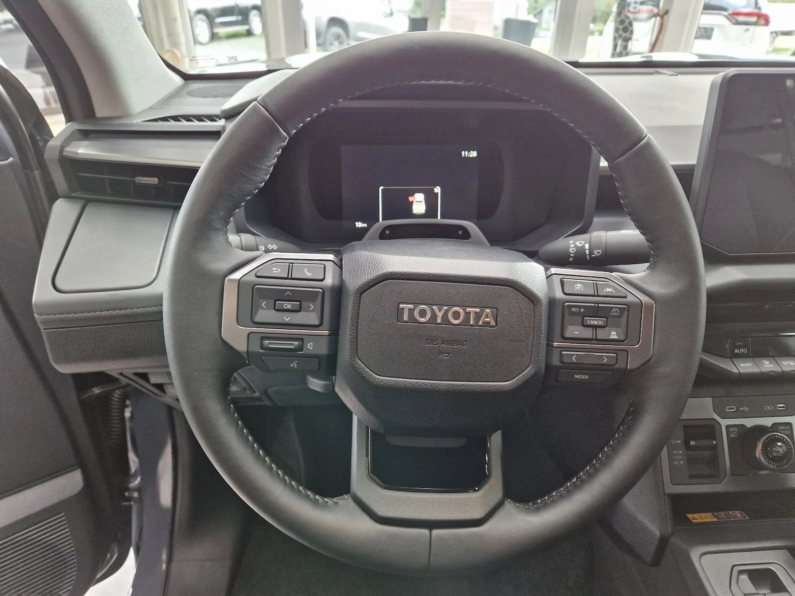 Toyota Hilux 2.8 D-4D / MILD HYBRID / DOUBLE CAB / ACTIVE / 4X4 | Mobile.bg � ����������� 12