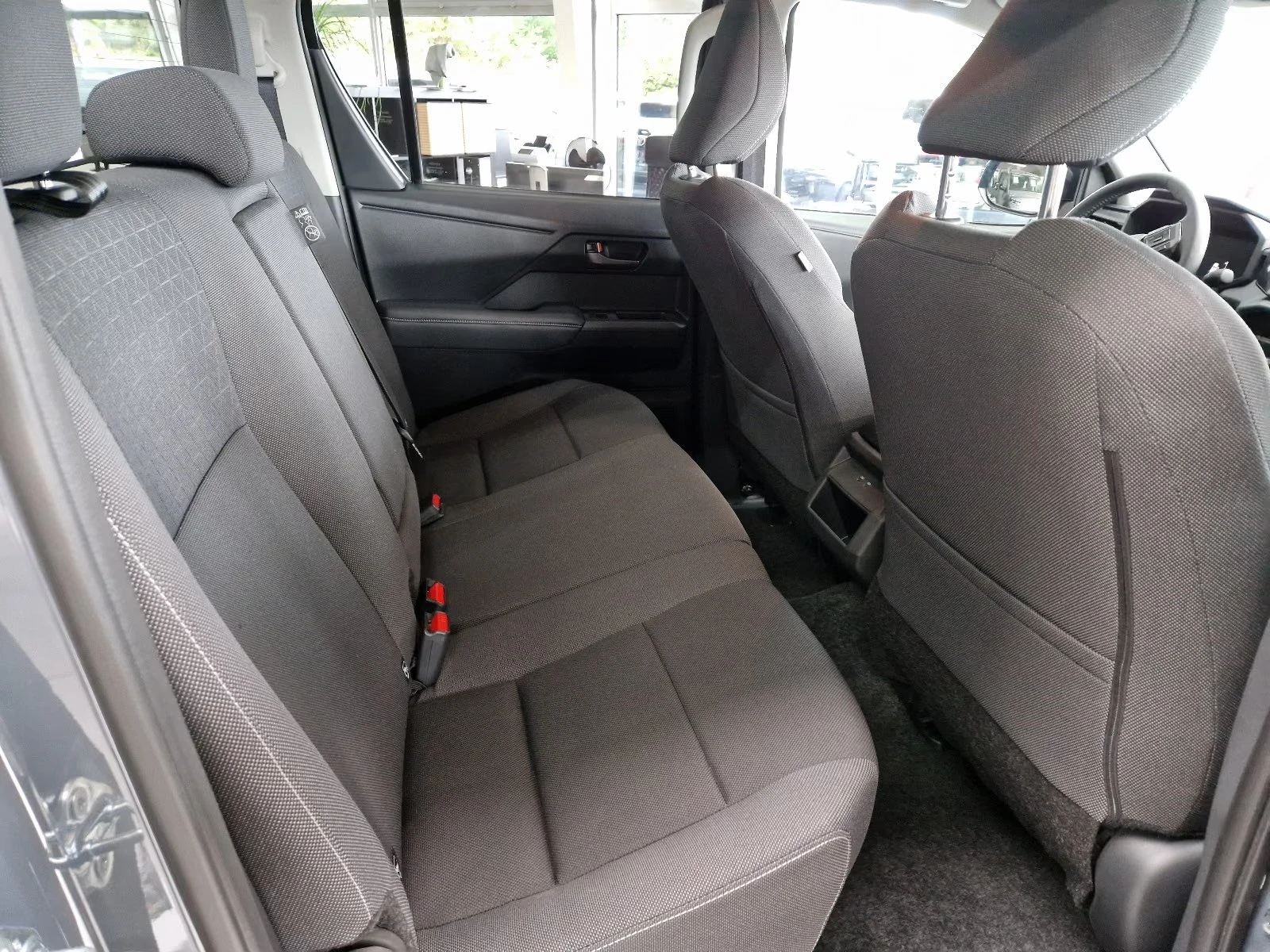 Toyota Hilux 2.8 D-4D / MILD HYBRID / DOUBLE CAB / ACTIVE / 4X4 | Mobile.bg � ����������� 15