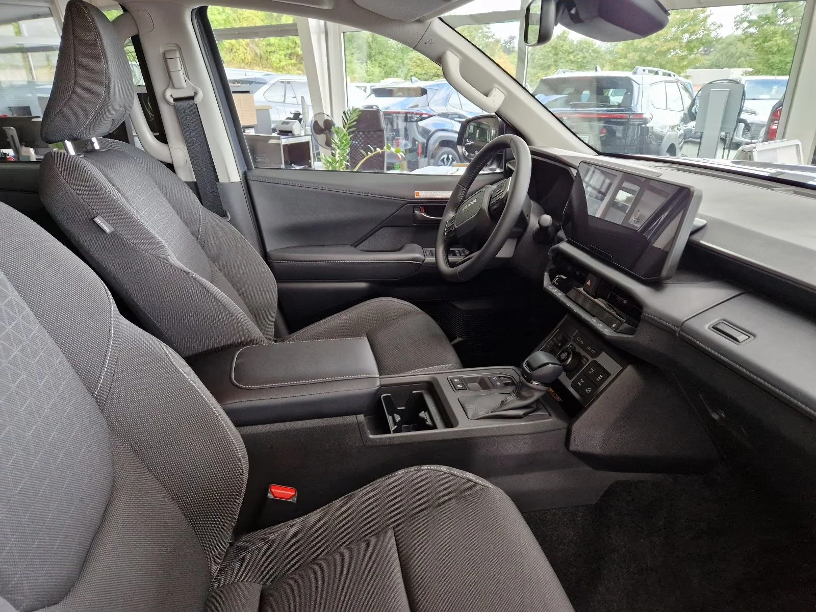 Toyota Hilux 2.8 D-4D / MILD HYBRID / DOUBLE CAB / ACTIVE / 4X4 | Mobile.bg � ����������� 14