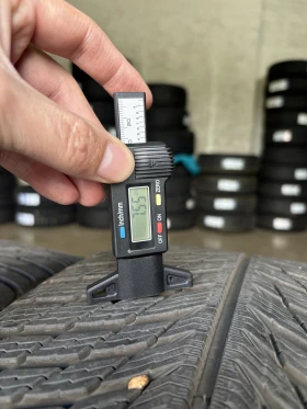 Гуми Зимни 305/40R21, снимка 3