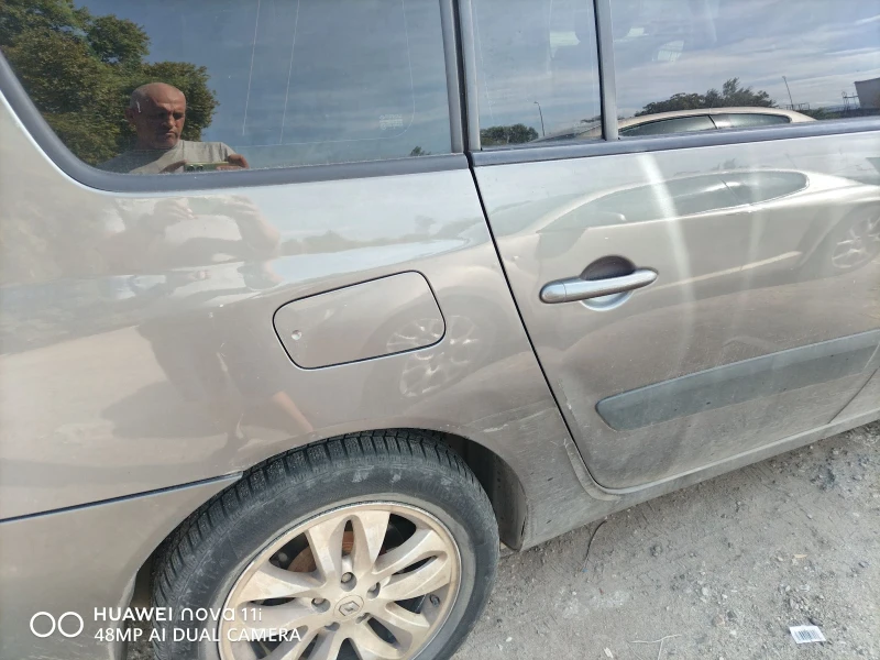 Renault Grand espace Бензин, снимка 4 - Автомобили и джипове - 47311799