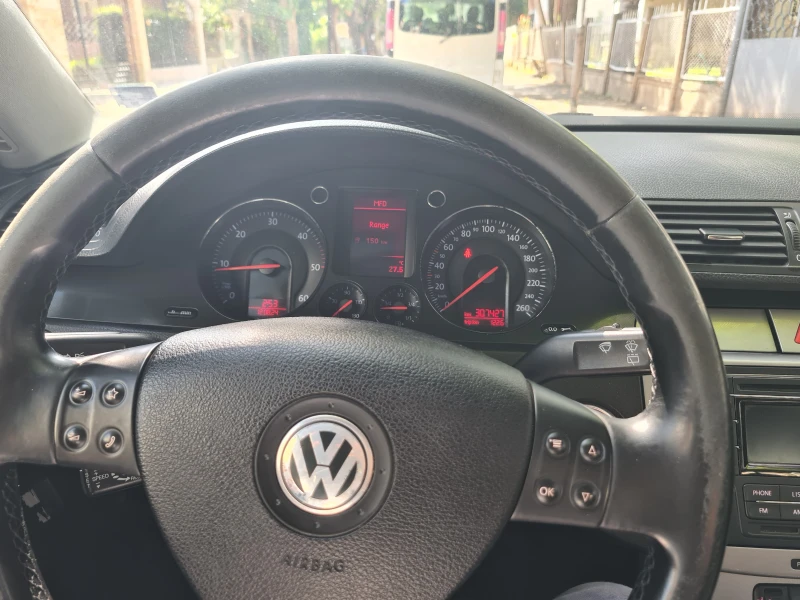 VW Passat, снимка 11 - Автомобили и джипове - 47312512