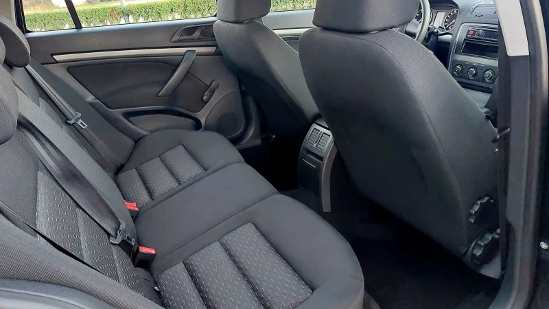 Skoda Octavia 1.6i SWISS  ЕВРО 5, снимка 10 - Автомобили и джипове - 52863669