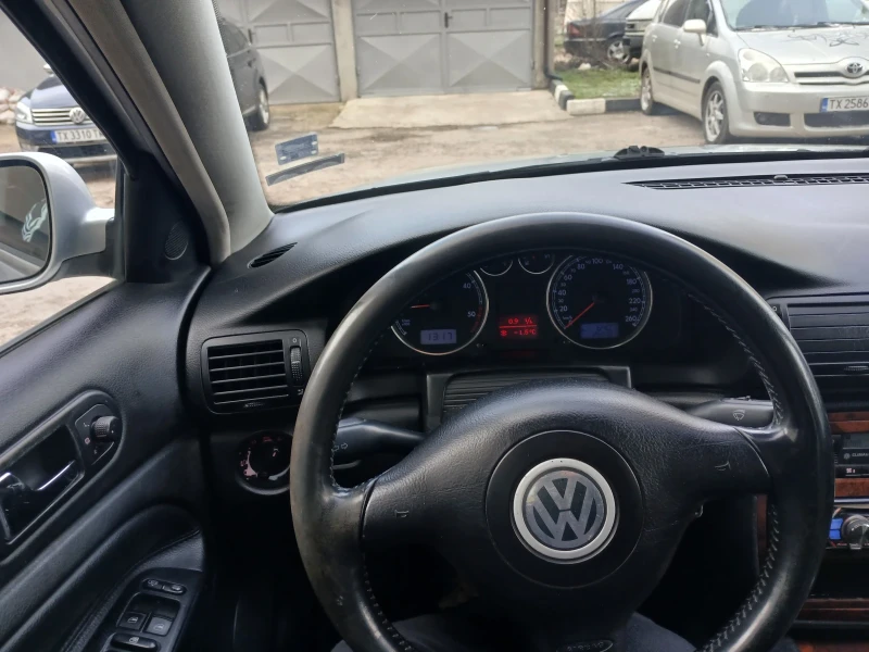 VW Passat 1.9 TDI, снимка 9 - Автомобили и джипове - 52971692