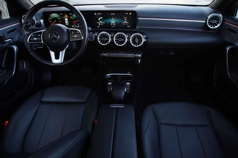 Mercedes-Benz A 220 * CARFAX * ДИСТРОНИК* ПАНОРАМА* , снимка 8 - Автомобили и джипове - 53558578