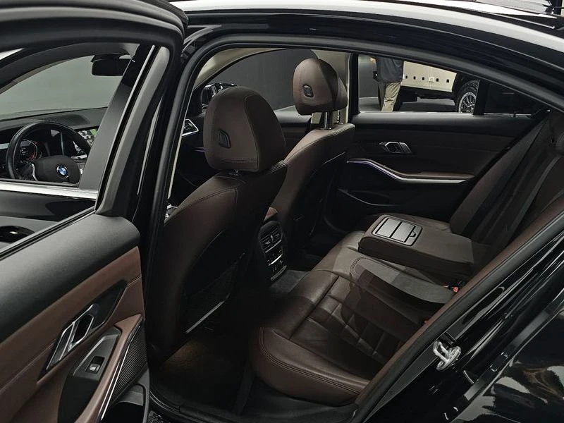 BMW 330 330i Luxury| 258к.с., снимка 11 - Автомобили и джипове - 56169745