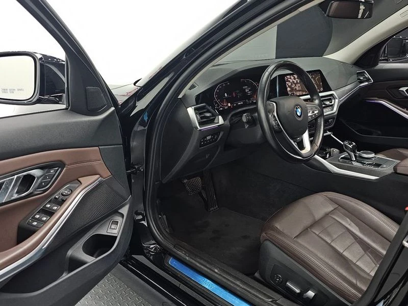 BMW 330 330i Luxury| 258к.с., снимка 10 - Автомобили и джипове - 56169745