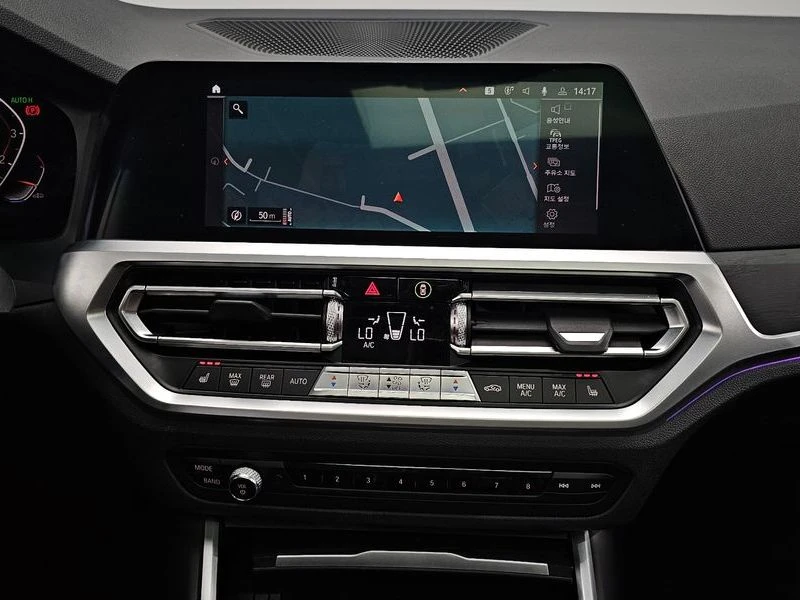BMW 330 330i Luxury| 258к.с., снимка 13 - Автомобили и джипове - 56169745