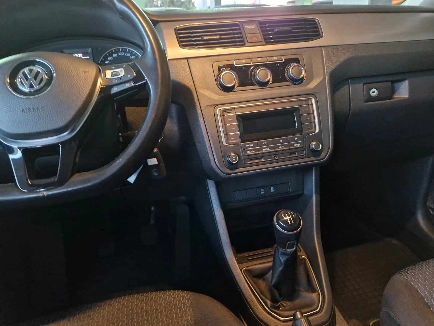 VW Caddy Trendline TDI BMT 5 места - изображение 5