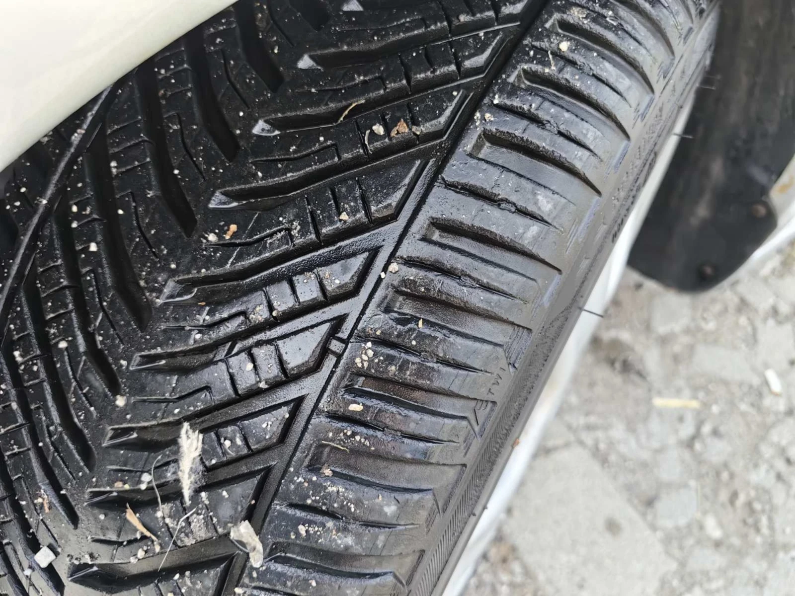 VW Touran 2, 0 TDI / КОЖА / ПОДГРЕВ / АВТОМАТИК - изображение 9