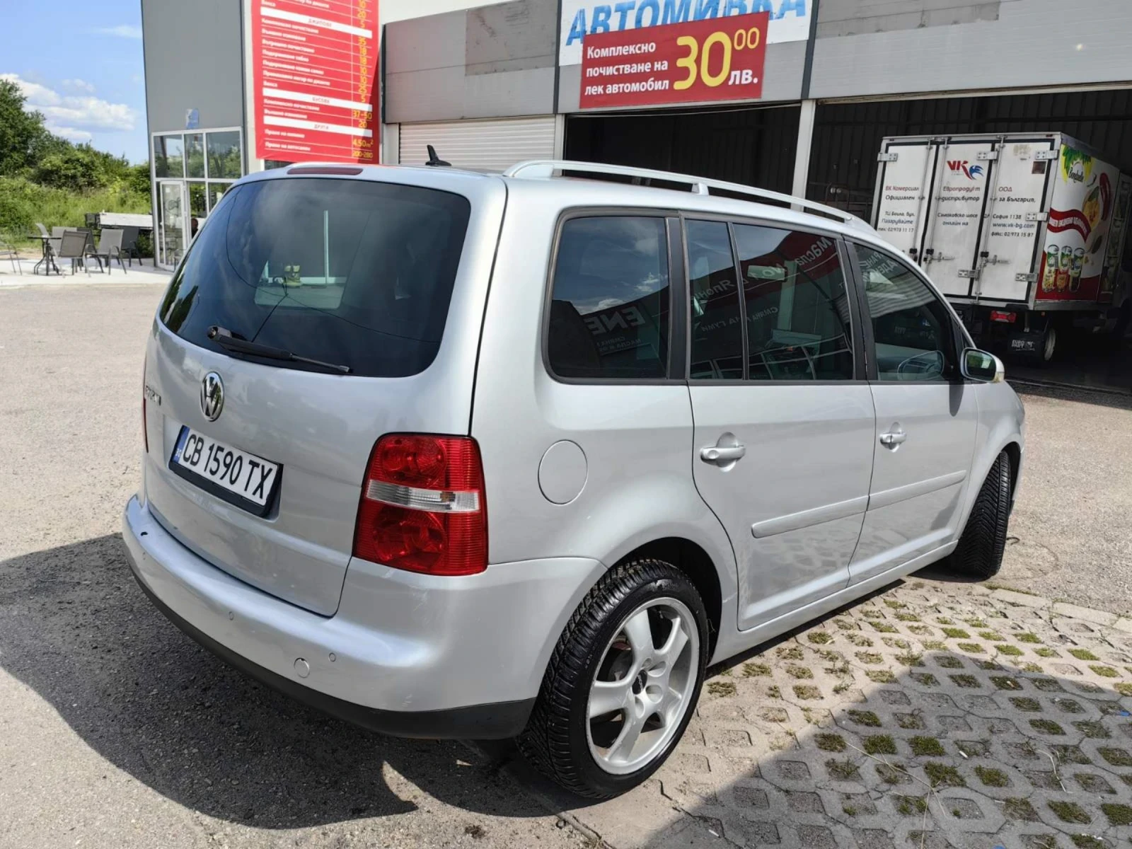 VW Touran 2, 0 TDI / КОЖА / ПОДГРЕВ / АВТОМАТИК - изображение 5