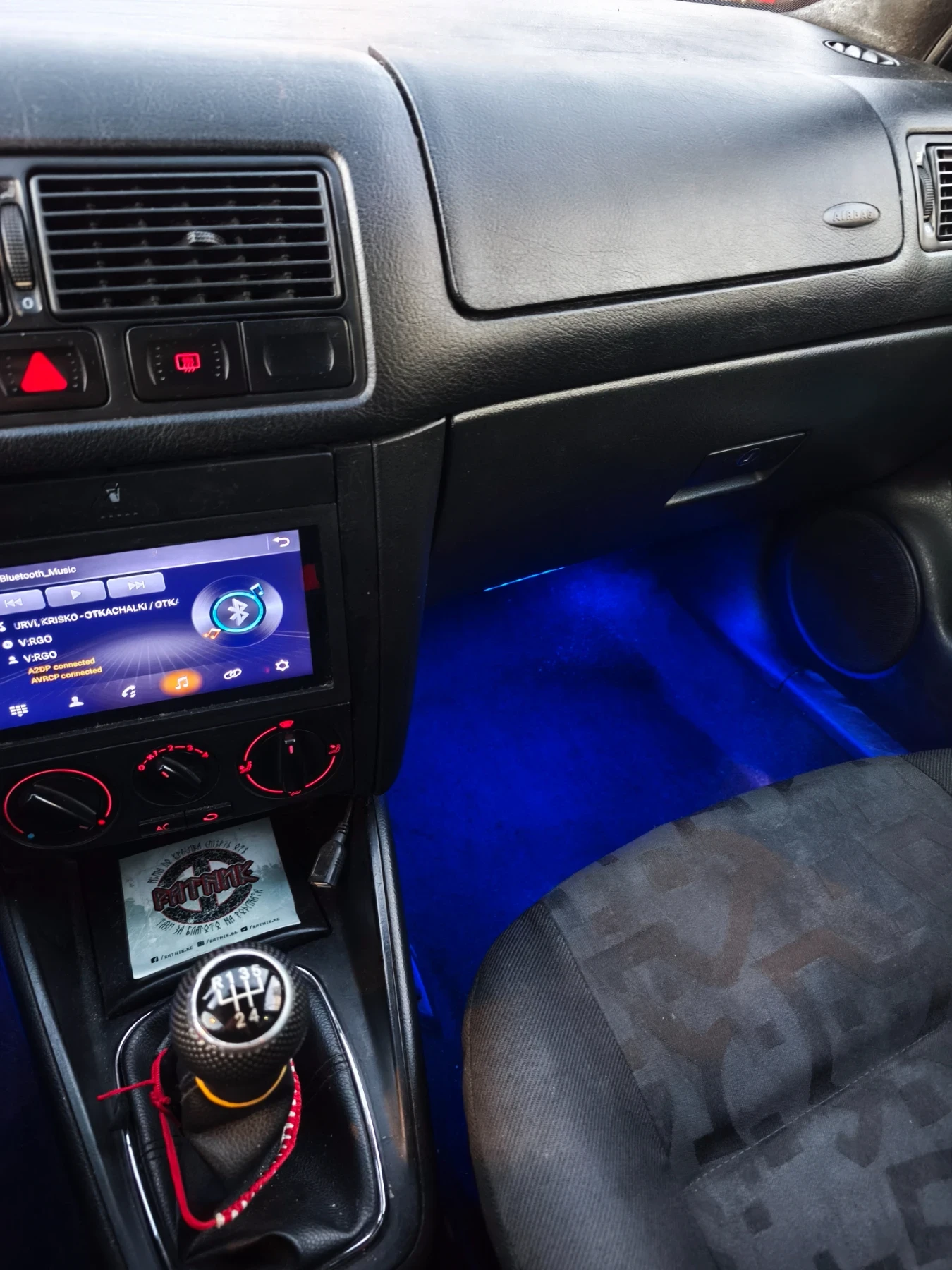 VW Golf Втори чифт гуми 2 ключа  - изображение 9