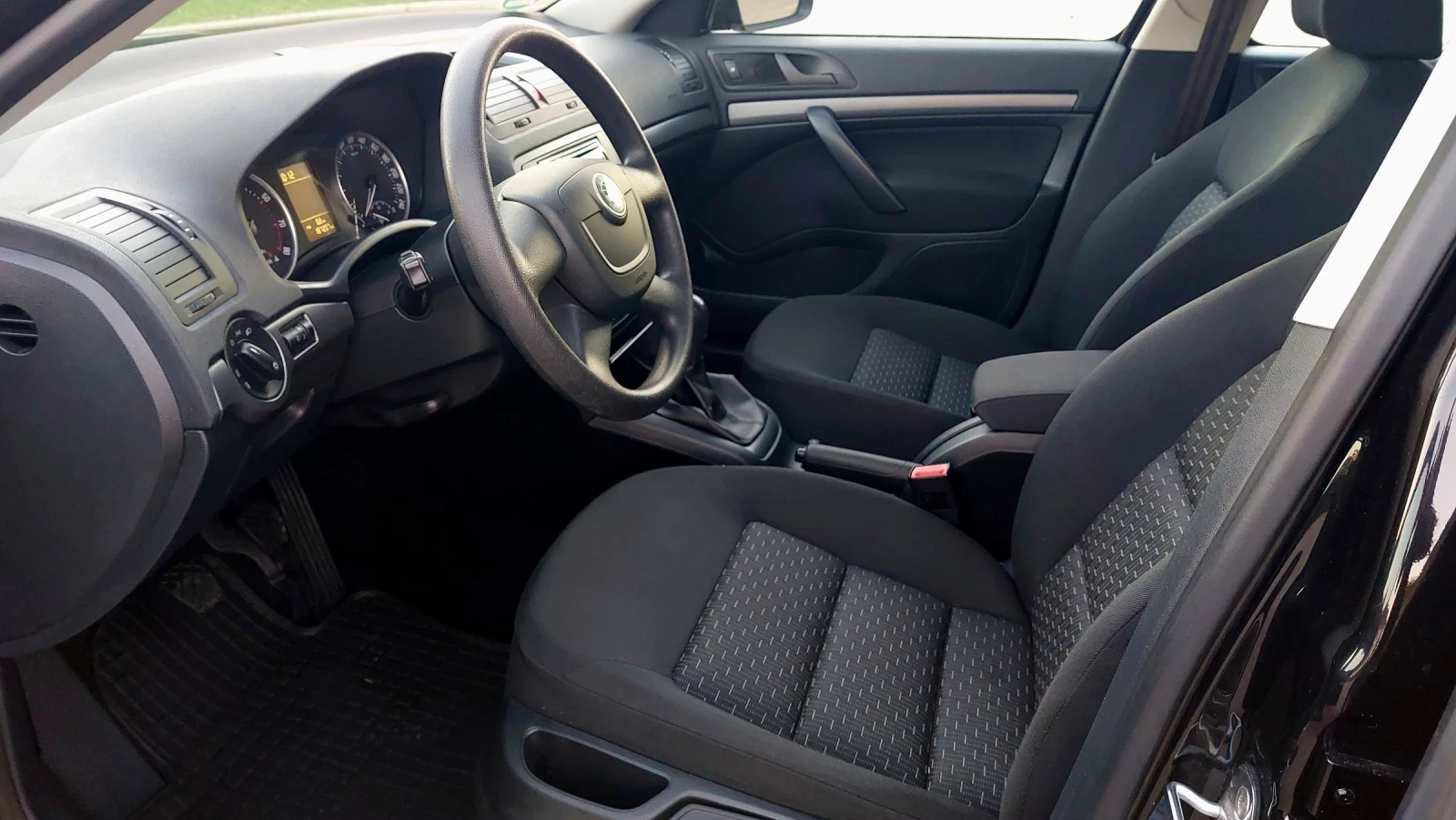 Skoda Octavia 1.6i SWISS  ЕВРО 5 - изображение 9