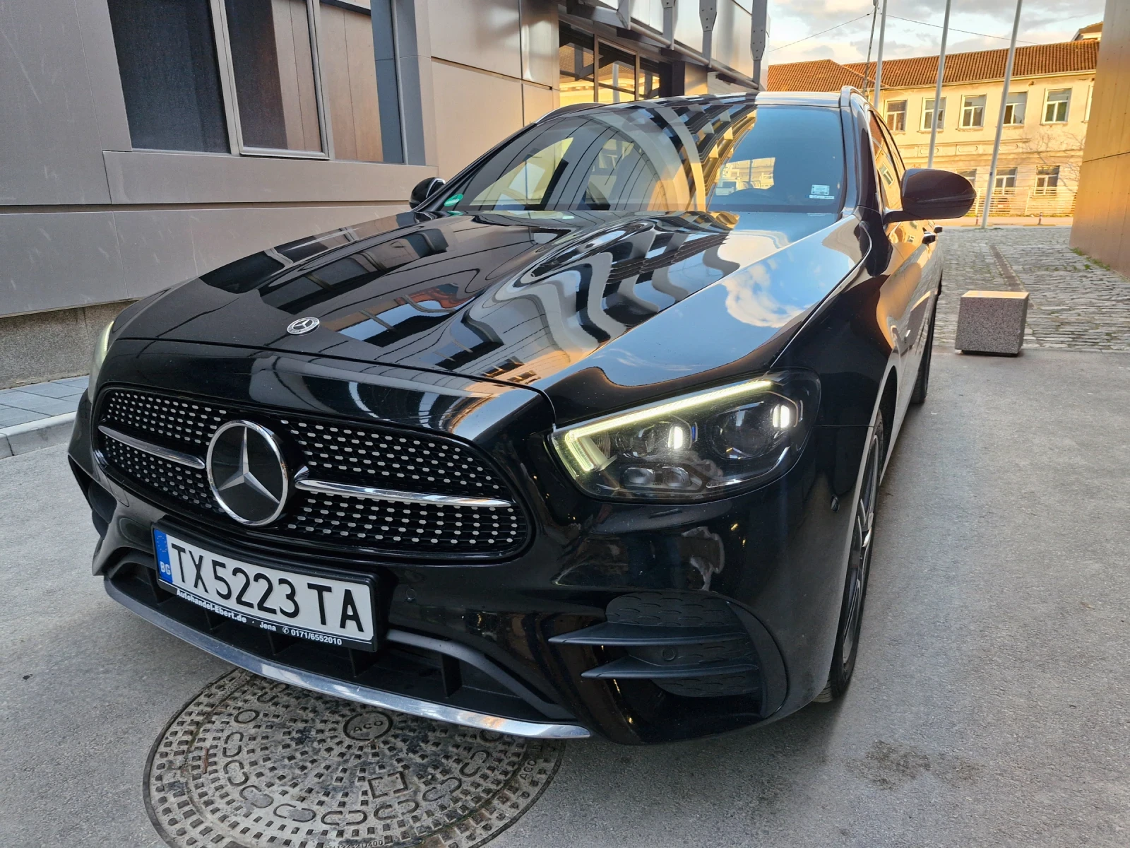 Mercedes-Benz E 300 4x4 AMG 306hp plug-in hybrid Multibeam , снимка 4 - Автомобили и джипове - 53820668