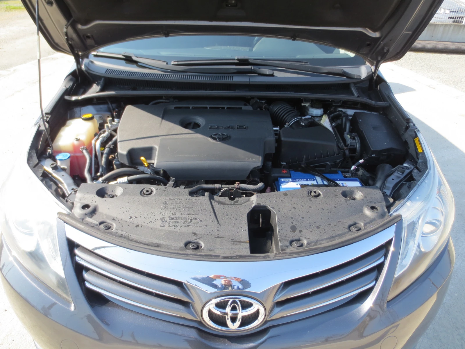 Toyota Avensis 2.0 D-4D , снимка 17 - Автомобили и джипове - 53705476