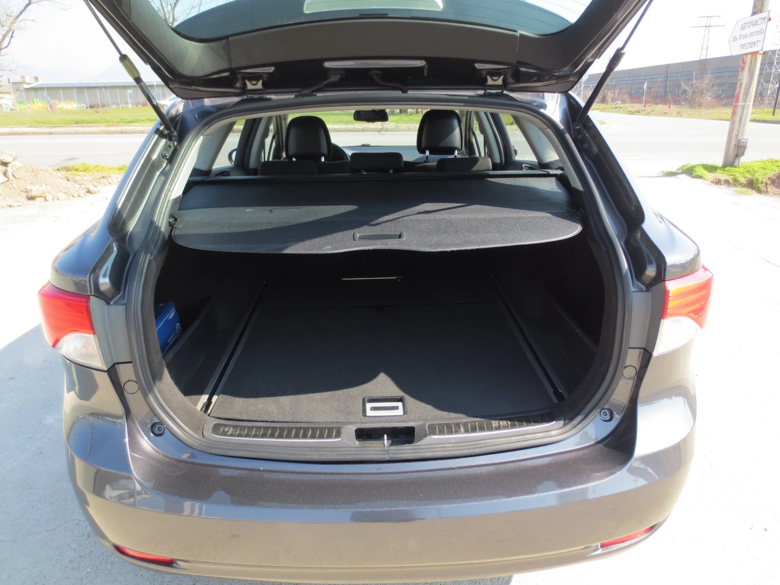 Toyota Avensis 2.0 D-4D , снимка 16 - Автомобили и джипове - 53705476