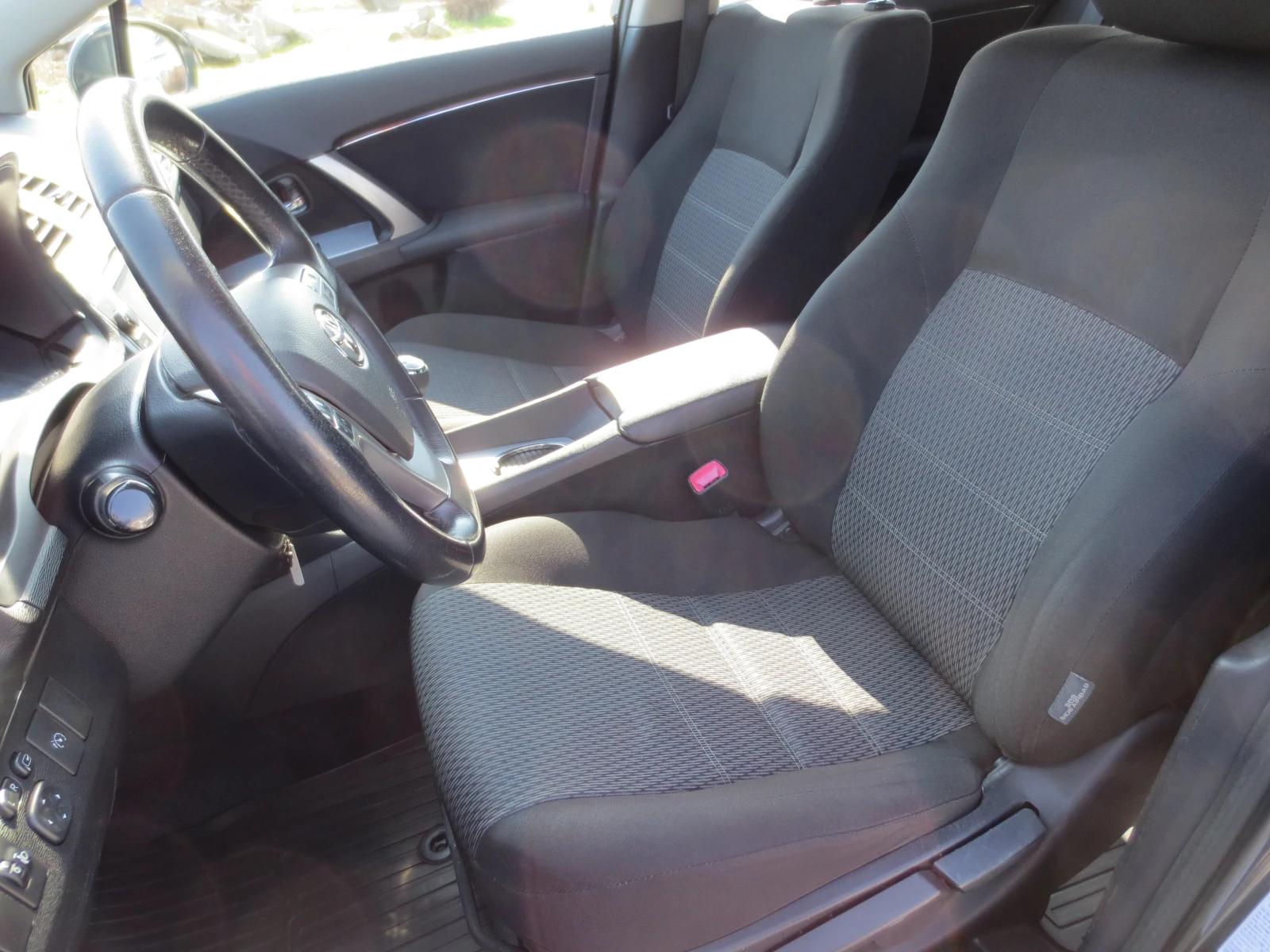 Toyota Avensis 2.0 D-4D , снимка 10 - Автомобили и джипове - 53705476