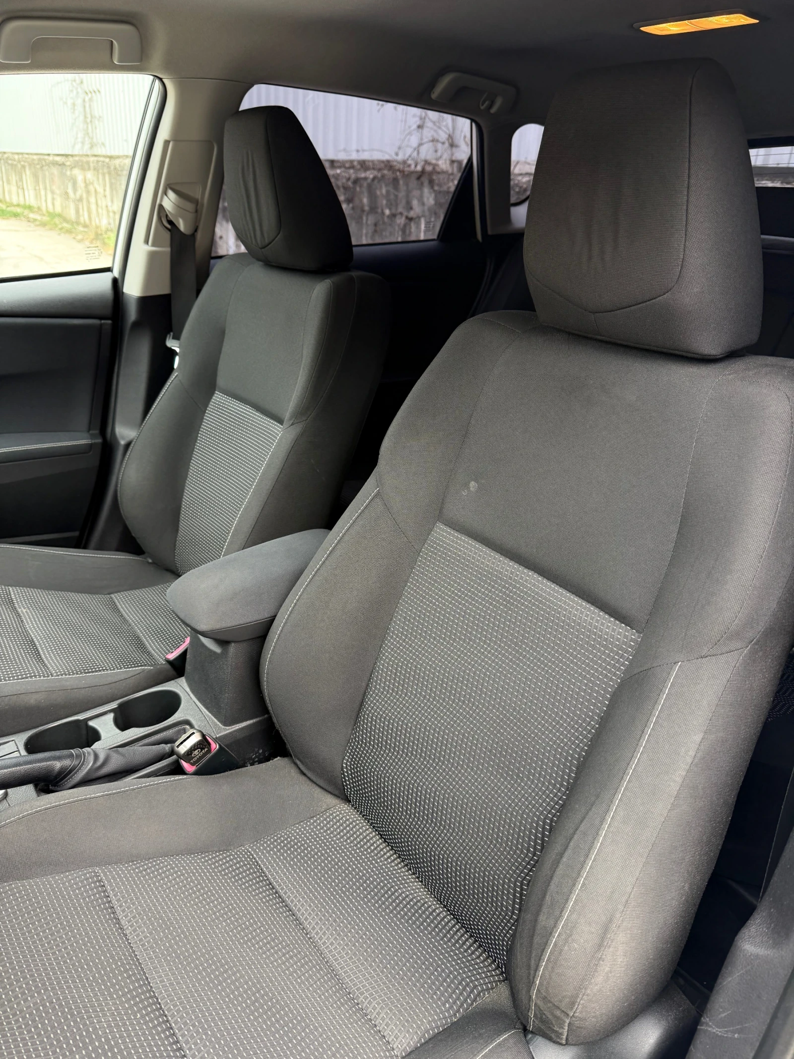 Toyota Auris 1.4 * D4D* 90HP* KEYLESS GO* ПОДГРЕВ* , снимка 7 - Автомобили и джипове - 53885374