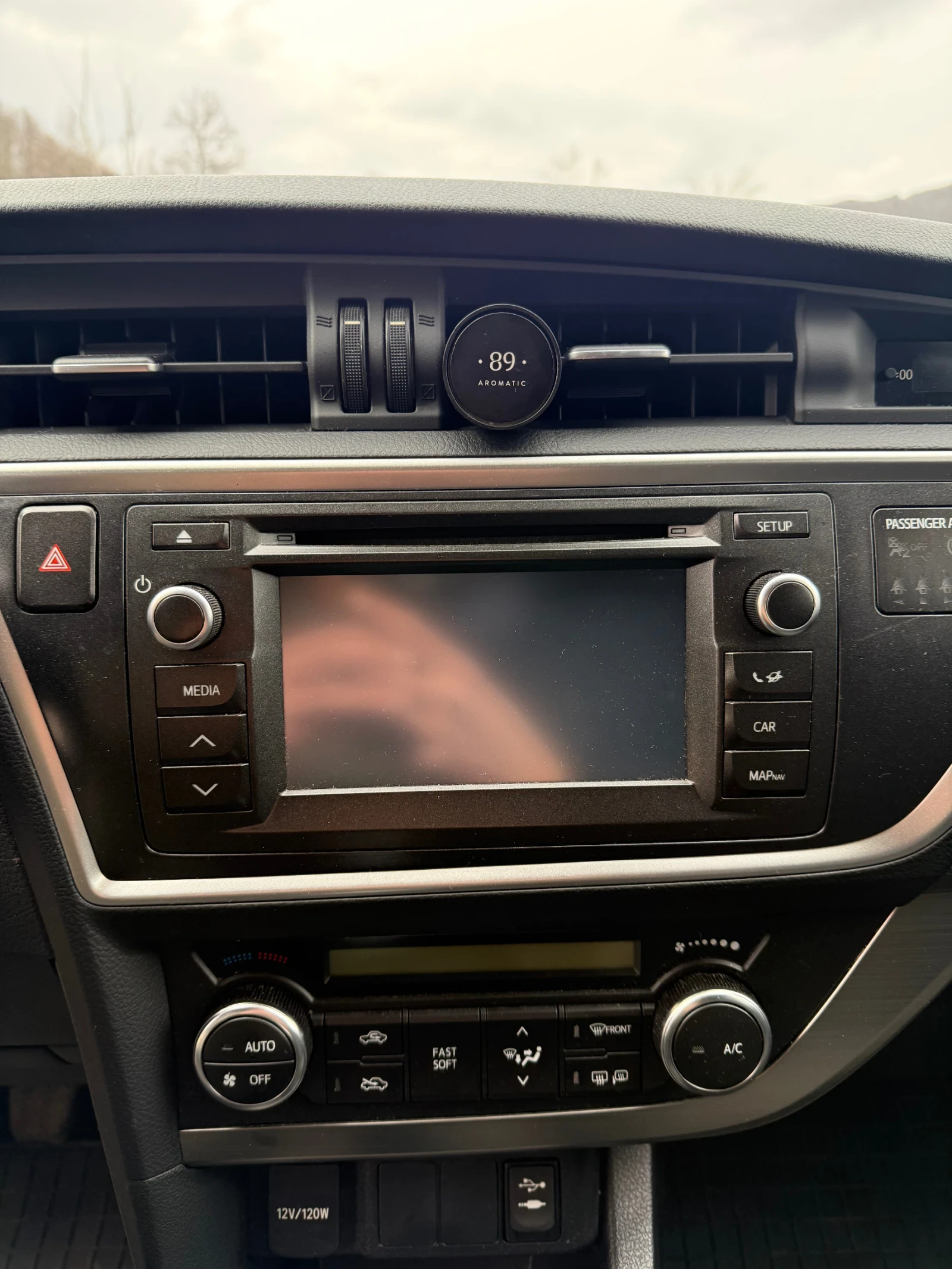 Toyota Auris 1.4 * D4D* 90HP* KEYLESS GO* ПОДГРЕВ* , снимка 9 - Автомобили и джипове - 53885374