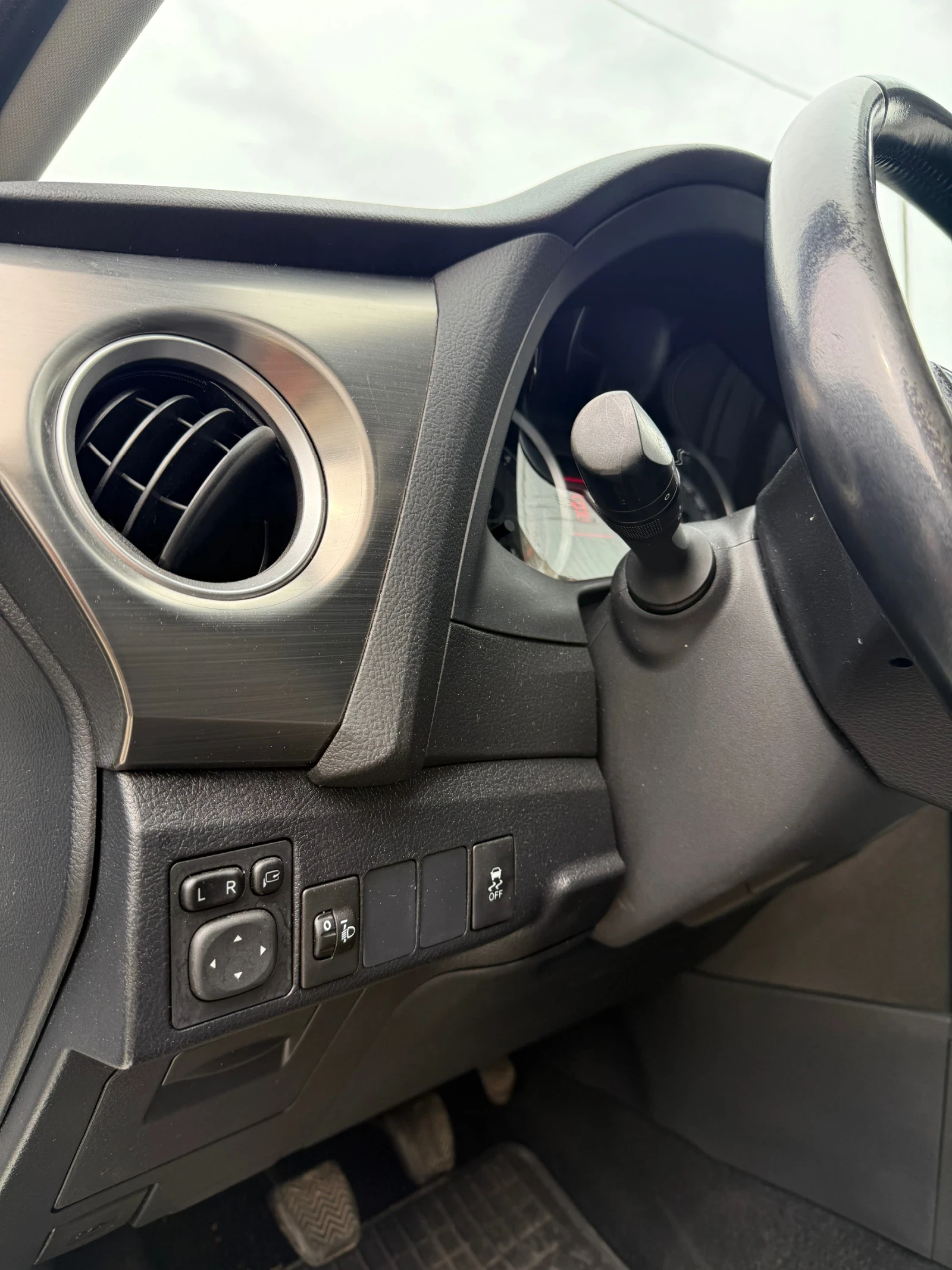 Toyota Auris 1.4 * D4D* 90HP* KEYLESS GO* ПОДГРЕВ* , снимка 10 - Автомобили и джипове - 53885374