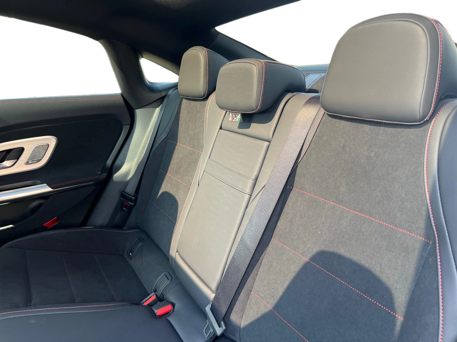 Mercedes-Benz CLA 200 4MATIC, снимка 12 - Автомобили и джипове - 53975618