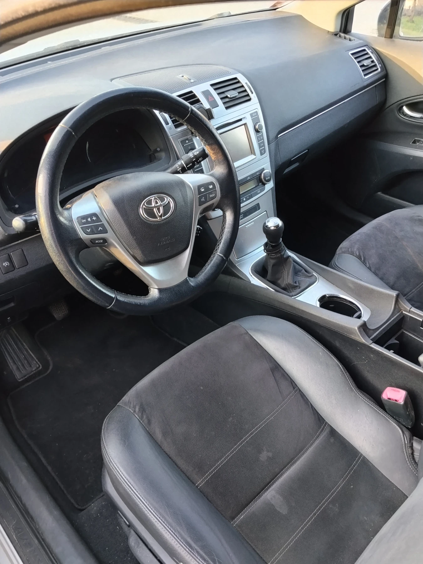 Toyota Avensis 2.0d4d 124hp.Нави.Панорама, снимка 7 - Автомобили и джипове - 54339368